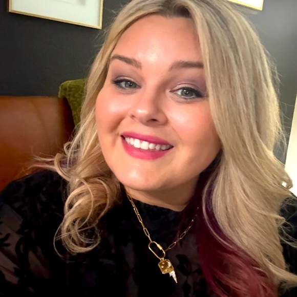 Meet your Posher, Holly - Picture 1 of 1